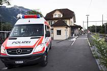Útočník, který v sobotu ve vlaku ve Švýcarsku napadl cestující hořlavinou a nožem, prý neznal žádnou ze svých obětí. 