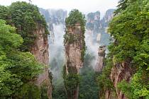 Kamenný les Zhangjiajie v Číně se stal předlohou k filmu Avatar.