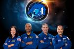 Posádka mise Crew-1. Zleva: letová specialistka Shannon Walkerová (NASA), pilot Victor Glover (NASA), velitel mise Michael Hopkins (NASA), astronaut Japonské vesmírné agentury (JAXA) Soichi Noguchi.