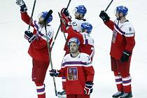 Čeští hokejisté děkují fanouškům za skvělou atmosféru v zápase s Francií.