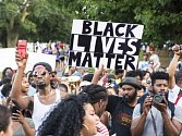 Představitelé hnutí Black Lives Matter odsoudili čtvrteční masakr policistů v Dallasu. 