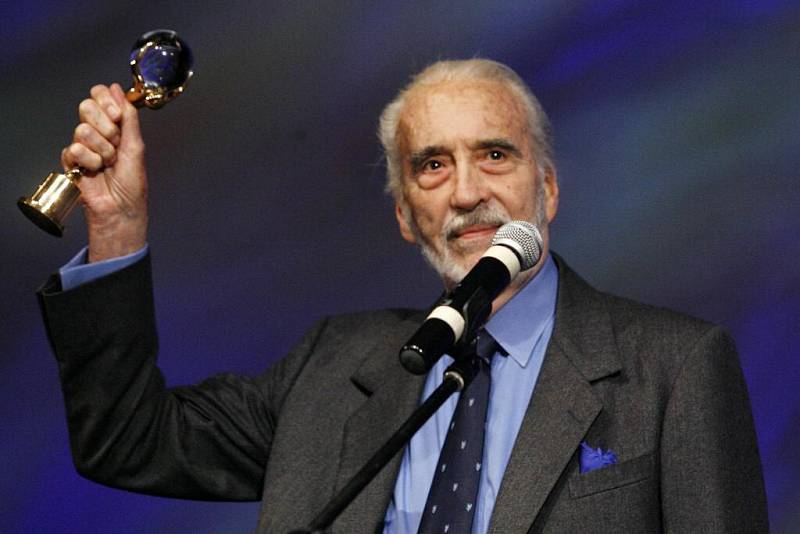 Britský herec Christopher Lee převzal 12. července na karlovarském mezinárodním filmovém festivalu Cenu prezidenta MFF KV.