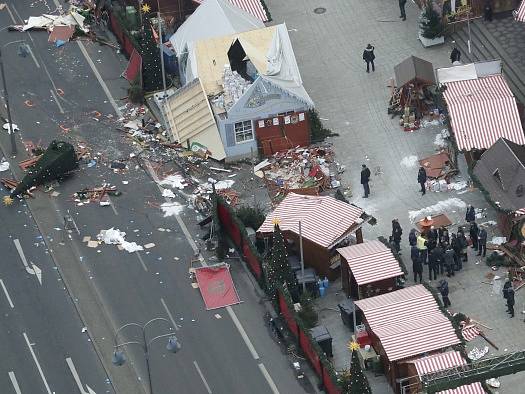Německý nejvyšší státní zástupce Peter Frank vychází z toho, že berlínský útok má teroristické pozadí.