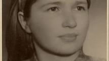 Anna Kostíková z Vyšné Pisané pobývala ve školním roce 1946-47 v penzionátu Voršilek v Olomouci. Bylo jí v té době 13 let.