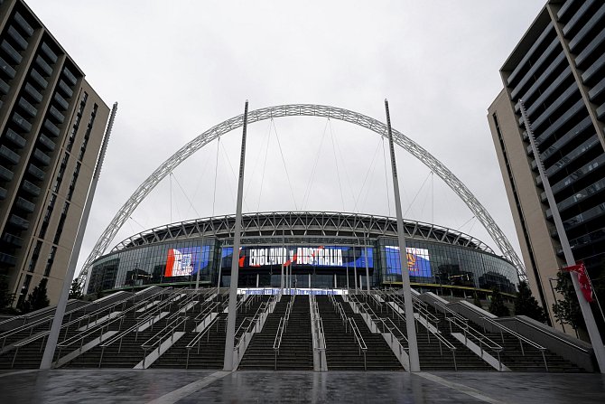Fotbalová asociace byla kritizována za své rozhodnutí nerozsvítit oblouk ve Wembley v barvách izraelské vlajky