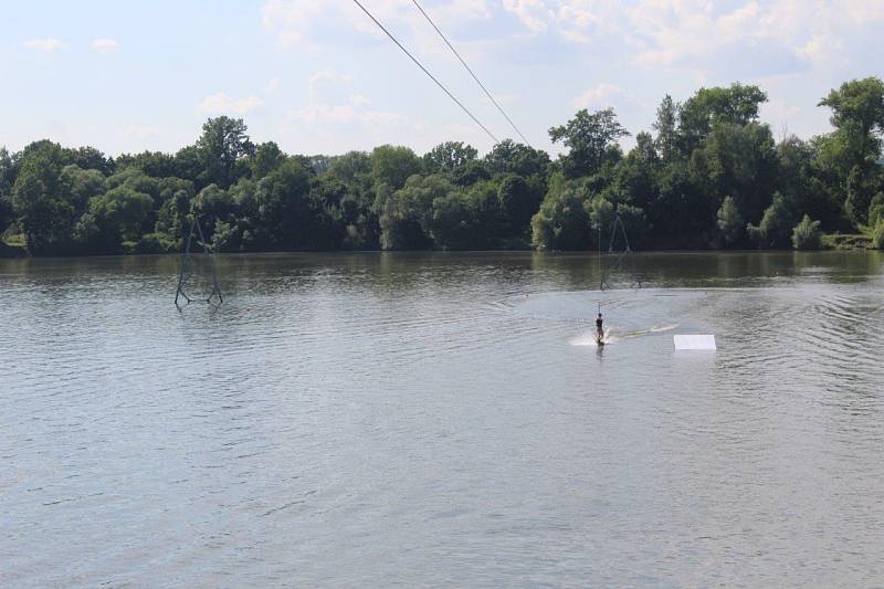 Wakeboarding získává v Česku stále více příznivců - Veselý vlek ve Veselé u Mnichova Hradiště na Mladoboleslavsku vznikl díky Ladislavu Laurynovi