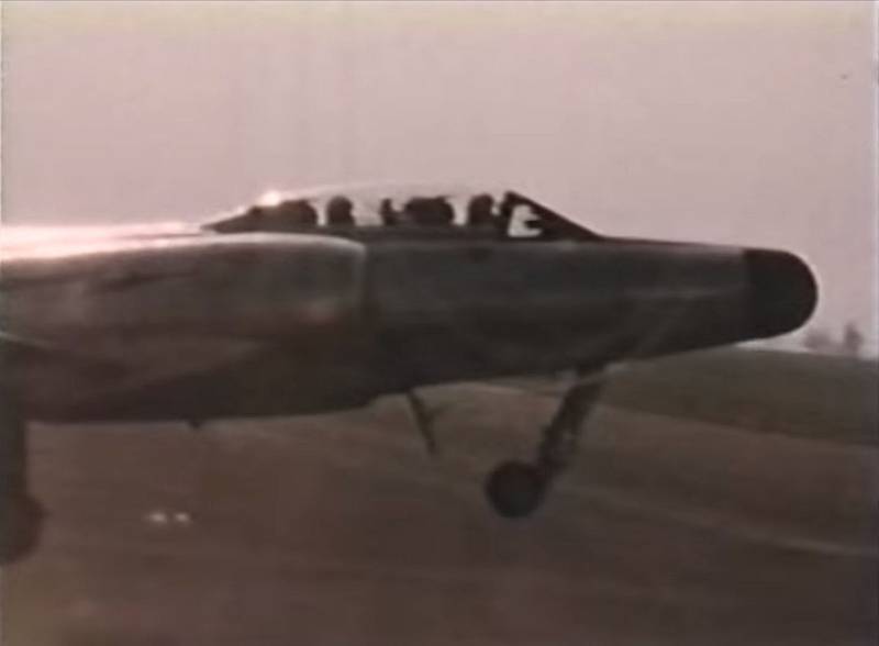 Stíhačka CF-100 při startu