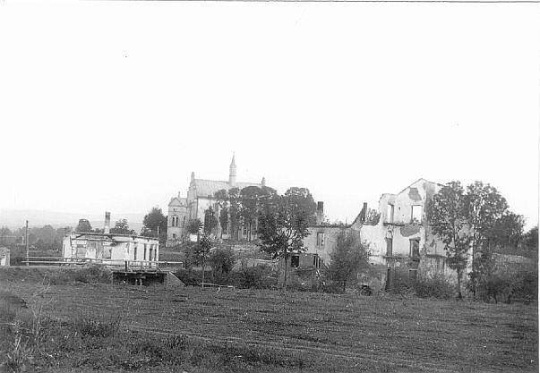 Polská vesnice Bukowsko, vypálená Ukrajinskou povstaleckou armádou v dubnu 1946