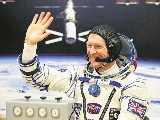 NÁVRAT. Britského kosmonauta čekají měsíce pod lékařským dohledem, než se zotaví  z náročného pobytu ve vesmíru. 