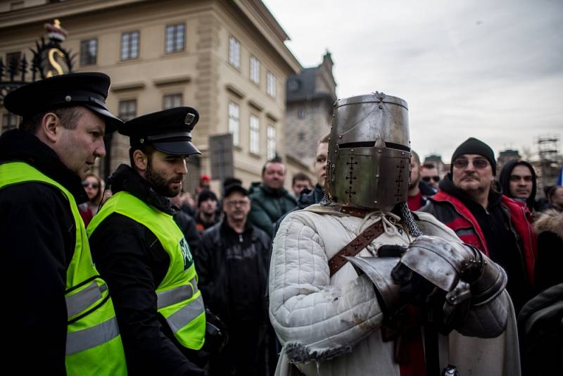 Na Hradčanském náměstí v Praze se 6. února konala demonstrace proti islamizaci Evropy, kterou organizoval Blok proti islámu a hnutí Úsvit. 