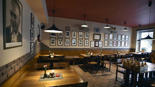 Prázdná restaurace v Praze