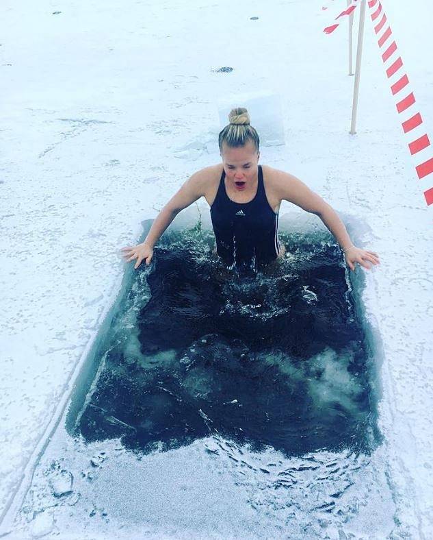 Profesionální sportovkyně, účastnice extrémních závodů a influencerka Elina Mäkinen je aktivní na sociálních sítích Instagram a TikTok
