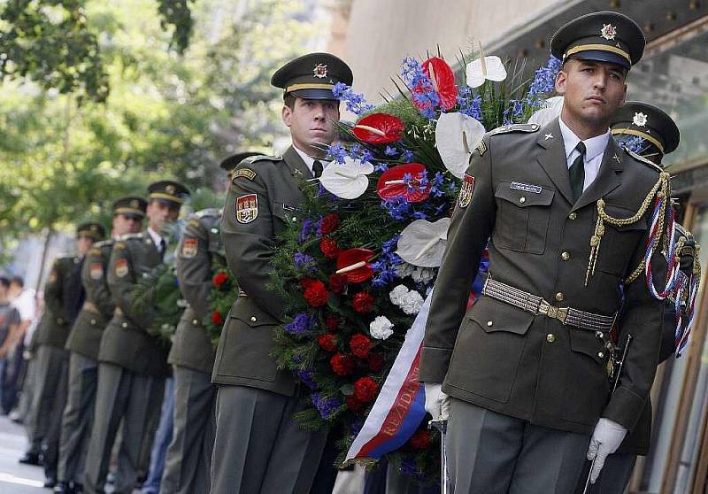 21. srpna 2009 se před budovou Českého rozhlasu ve Vinohradské ulici v Praze konalo uctění památky obětí vstupu vojsk Varšavské smlouvy do Československa v roce 1968.