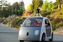 Google představil vlastní plně automatizované automobily bez volantu, plynu nebo brzd.