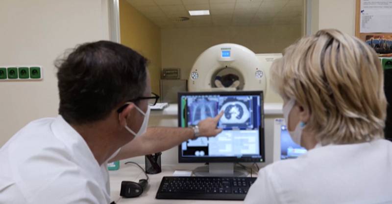 Už během vyšetření počítačovou tomografií lékaři vidí stav vnitřních orgánů.