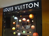 Prodejna kabelek Louis Vuitton. Ilustrační foto