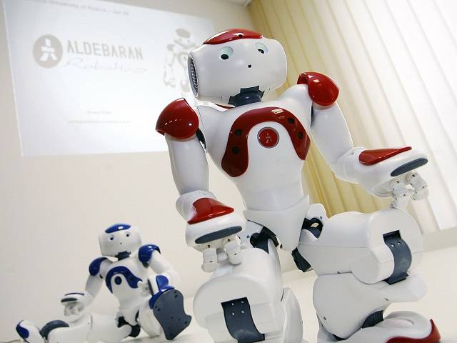 Podle zprávy Mezinárodní robotické federace (IFR) se celosvětové prodeje profesionálních robotů mezi lety 2018 a 2019 zvýšily o 32 % na 11,2 miliardy dolarů