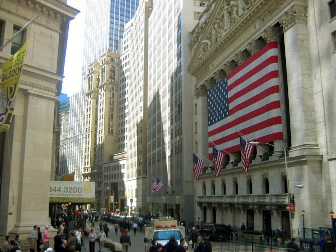Budova americké burzy na Wall Street.