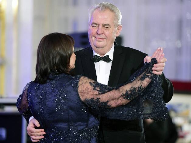 Prezident Miloš Zeman s manželkou Ivanou na reprezentačním plese na Pražském hradě.