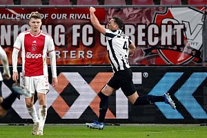 Mats Grotenbreg slaví postupový gól proti Ajaxu