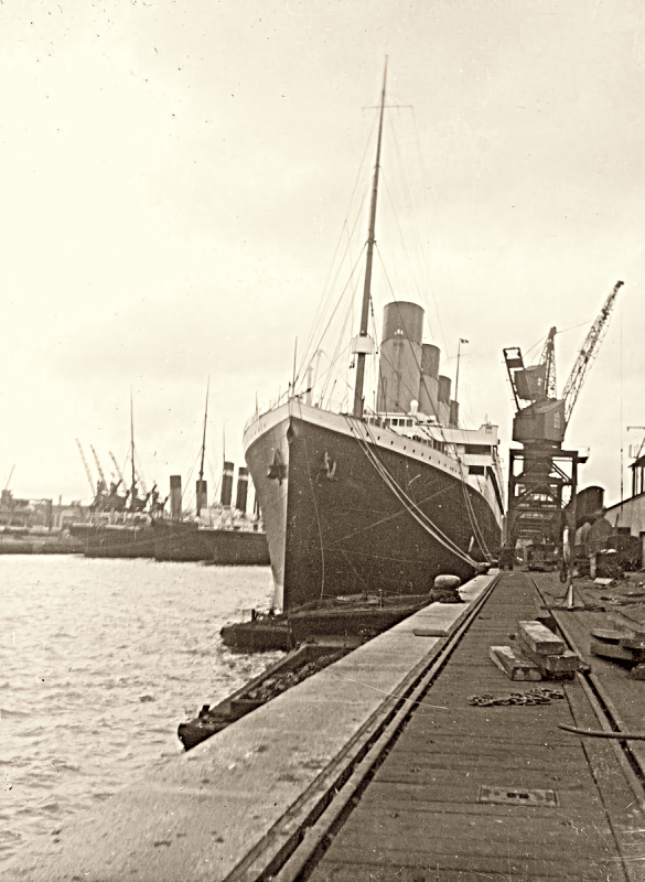 Titanic po zakotvení v Southamptonu, duben 1912