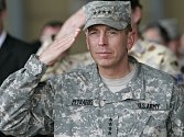 Gnerál Petreaus povýšil, bude mít na starost operace v Iráku i Afghánistánu.