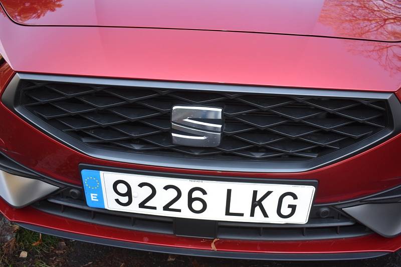 Seat je jedna z mála automobilek, které postačí malá maska chladiče