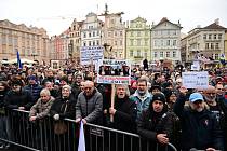 Demonstrace spolku Milion chvilek pro demokracii proti vzniku vlády ANO, SPD a Motoristů nazvaná Česko není na prodej na Staroměstském náměstí v Praze, 17. listopadu 2025