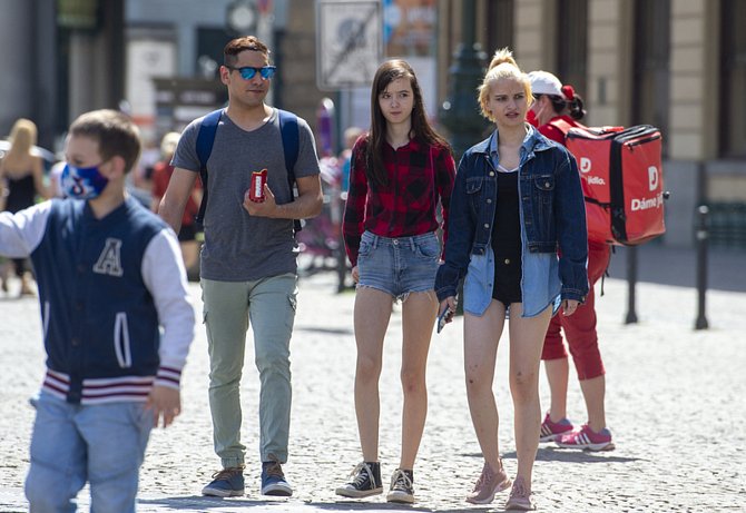 Lidé na ulici v Praze