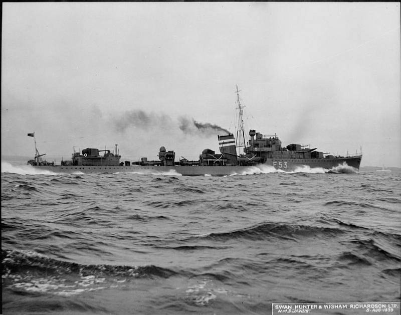 Další britský torpédoborec Janus při své zkušební plavbě