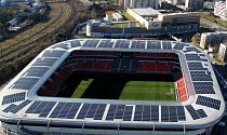 V zahraničí sportovní stadiony využívají fotovoltaiku, u nás je to stále problém 