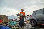 Indonéský ostrov Sulawesi zasáhlo zemětřesení a dvoumetrové tsunami