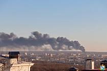 Na vojenském letišti nedaleko ruského Kursku hoří zásobník ropy (snímek z 6. prosince 2022)