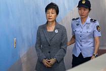 Bývalá jihokorejská prezidentka Pak Kun-hje u soudu