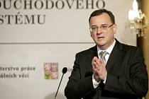 Premiér Petr Nečas představil v úterý 21. května 2013 v Praze na konferenci Budoucnost českého důchodového systému 2. pilíř důchodového spoření.
