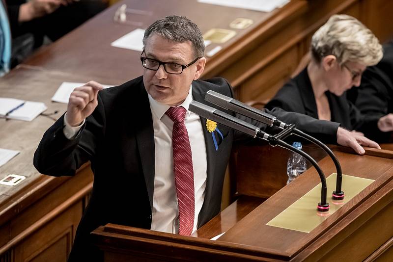 Mimořádná schůze Poslanecké sněmovny k údajnému zneužívání médií proběhla 10. května v Praze. Zaorálek