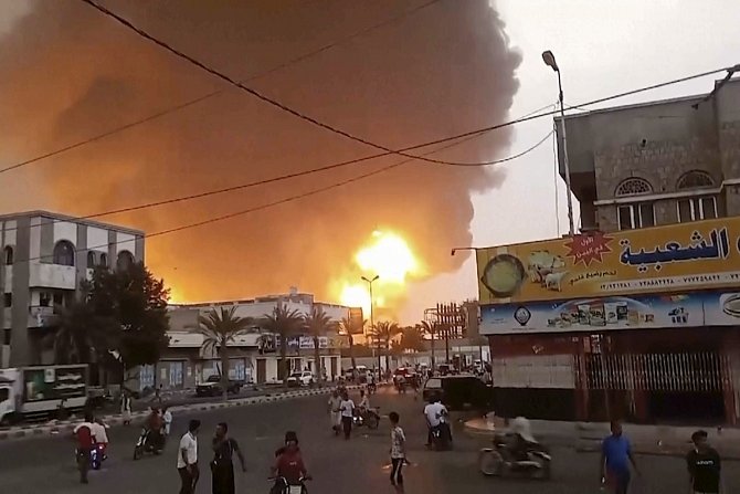 Izrael v sobotu zaútočil na jemenský přístav Hudajdá.
