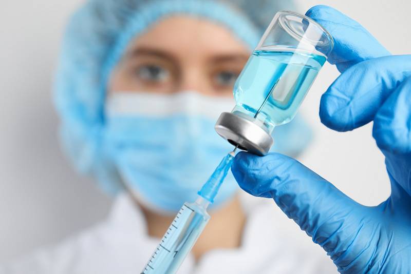 Už od července si mohou Češi nechat naočkovat čtvrtou posilující dávku proti novému koronaviru
