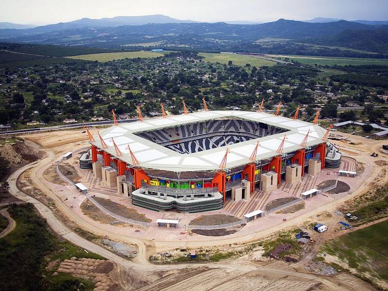 Mbombela Stadium – Nelspruit. Kapacita: 43 589.