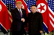 Americký prezident Donald Trump (vlevo) a severokorejský vůdce Kim Čong-un.