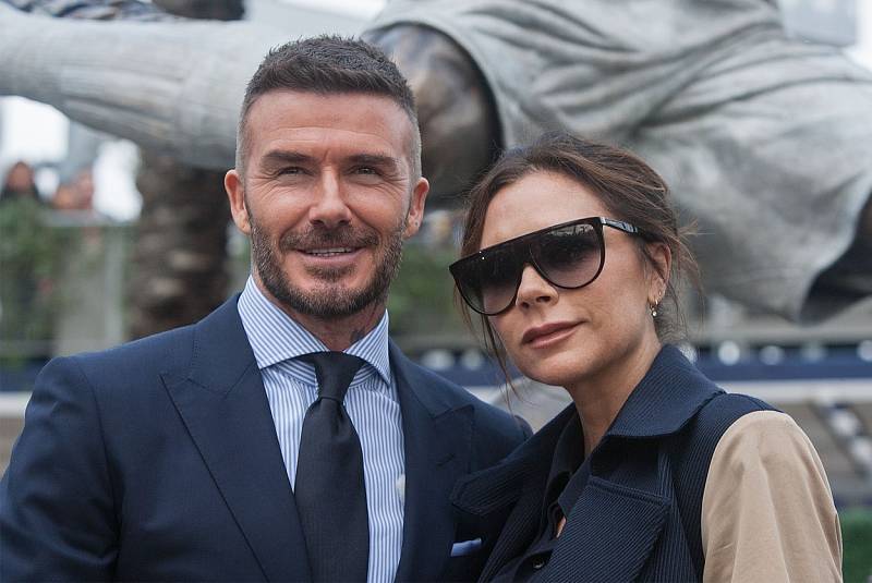 FOTBALISTA A ZPĚVAČKA. David Beckham žije s Victorií dodnes. Ustáli několik manželských krizí a mají čtyři děti.