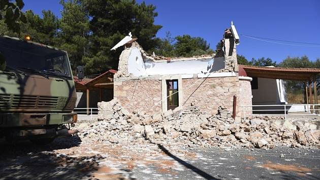 Zemětřesením zničený kostel na řeckém ostrově Kréta, 27. září 2021