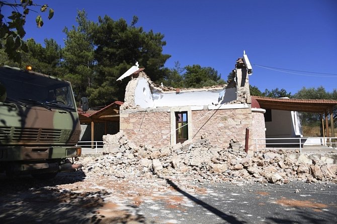 Zemětřesením zničený kostel na řeckém ostrově Kréta, 27. září 2021