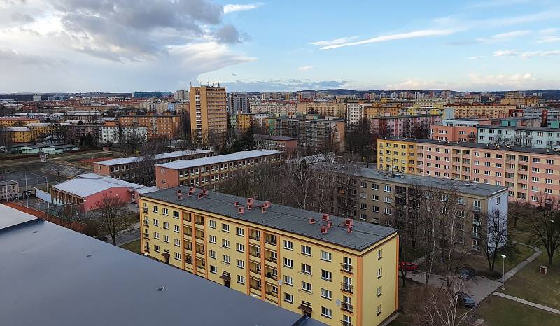 Sídliště Ostrava. Poruba obsahuje 4 436 bytů a žije v něm 18 000 obyvatel.