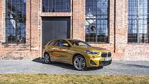 BMW X2.