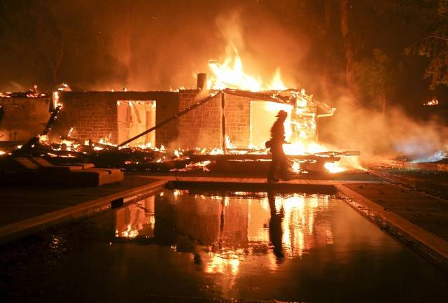 V americké Kalifornii řádí ničivé požáry