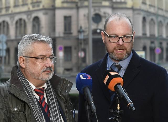 Ministr školství Robert Plaga (vpravo) a odborář František Dobšík (vlevo).
