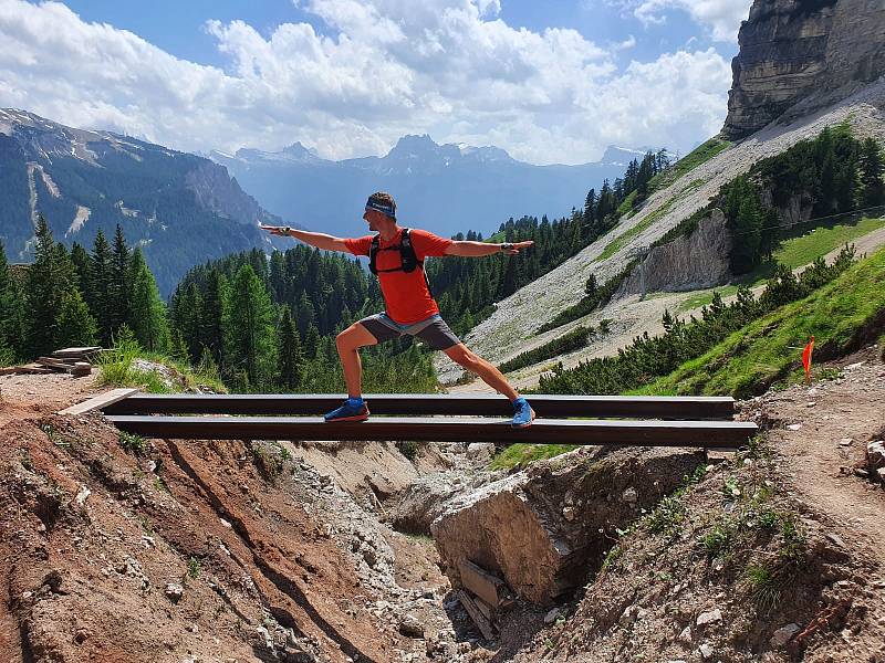 Tomáš Reinbergr založil sportovní Vaši ligu, pak se také věnoval pokeru, který opustil, nyní se věnuje také meditaci