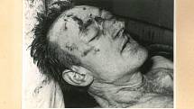 Vrah Josef Svoboda na posmrtném policejním snímku poté, co spáchal sebevraždu skokem do lomu Hutberg