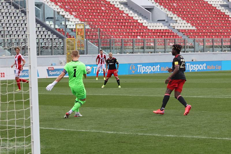 Jacob Rinne, švédský brankář Aalborgu, během přípravného zápasu proti Trnavě